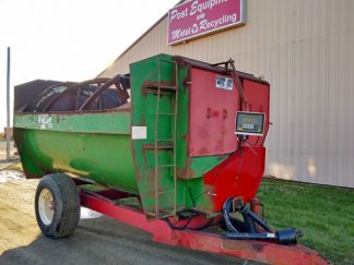 Farm-Aid-440-Reel-Mixer-Wagon