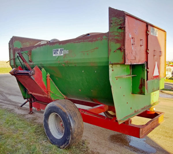 Farm-Aid-440-Reel-Mixer-Wagon