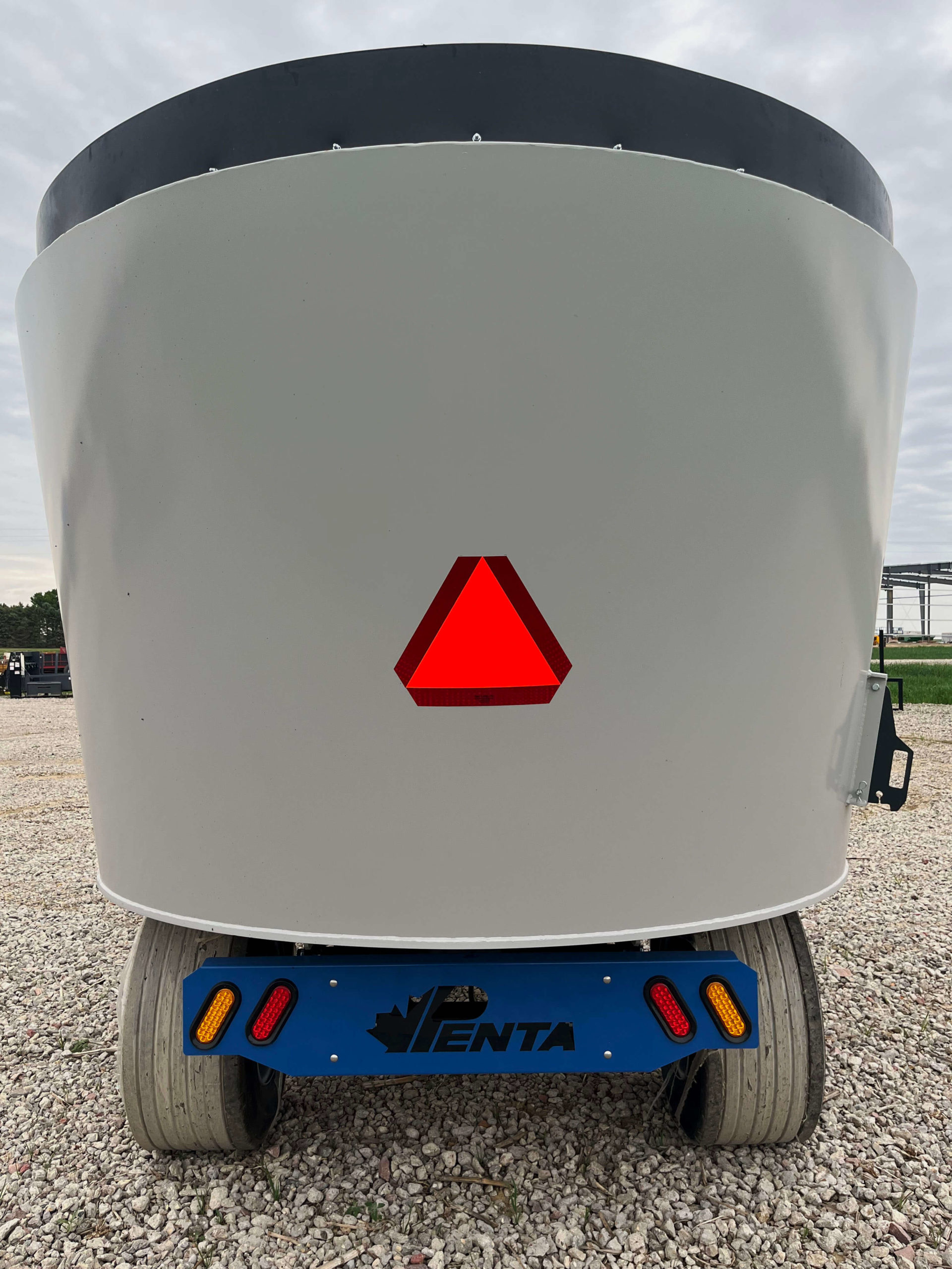 Penta-4930-Vertical-Mixer-Wagon