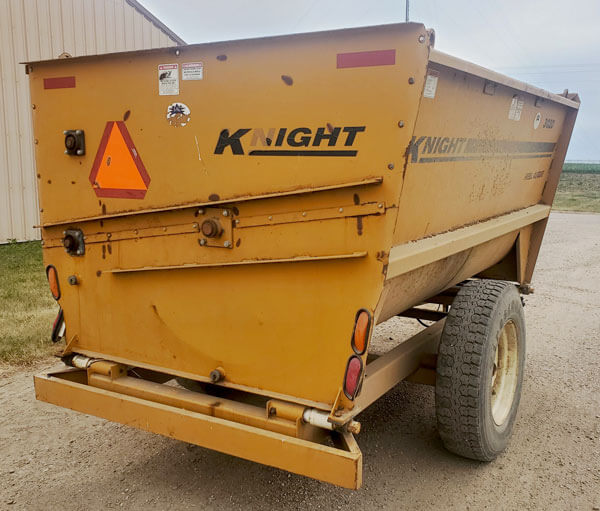Knight-3020-Reel-Mixer-Wagon