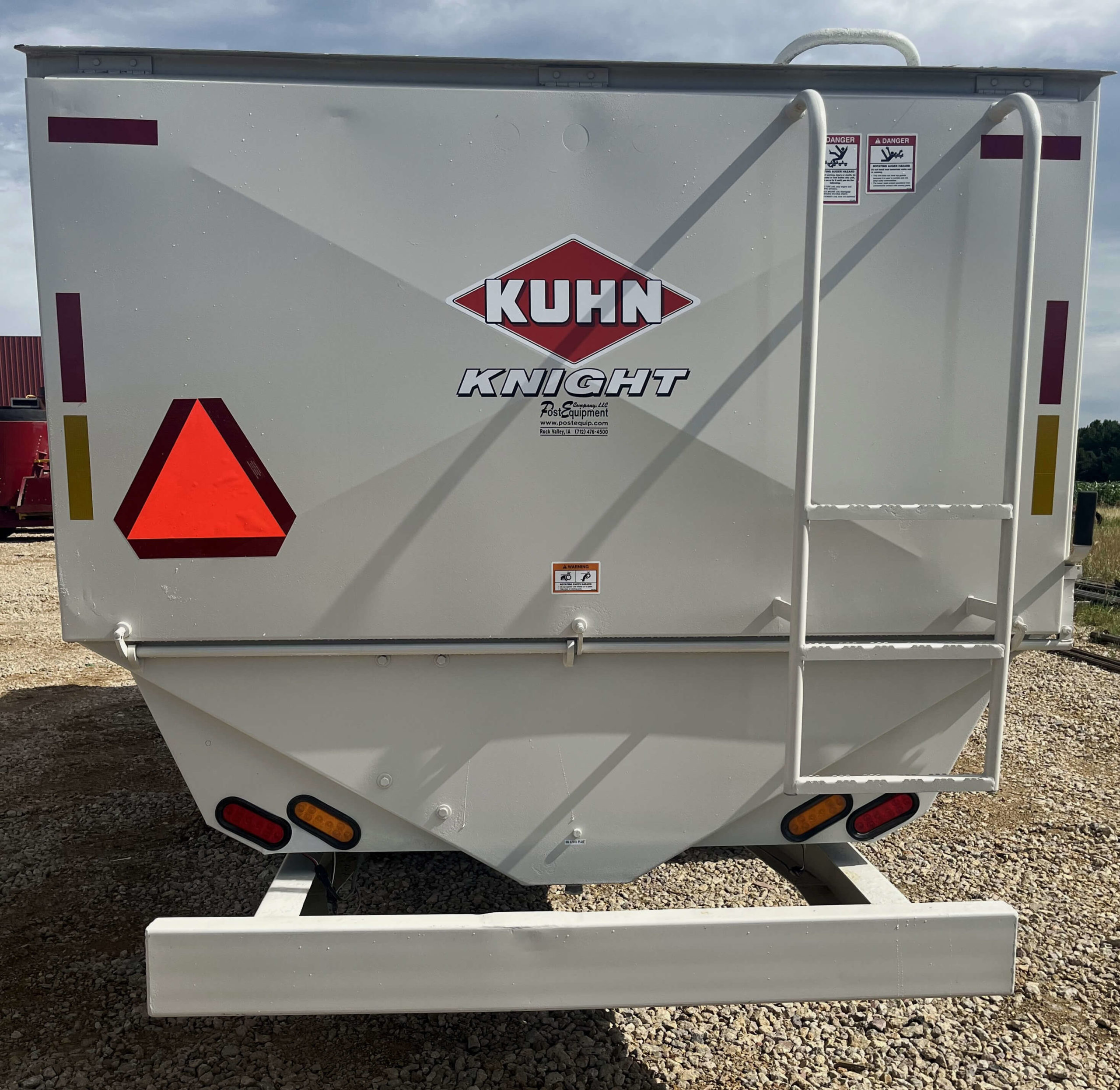 Kuhn-Knight-RC-270-Reel-Mixer-Wagon