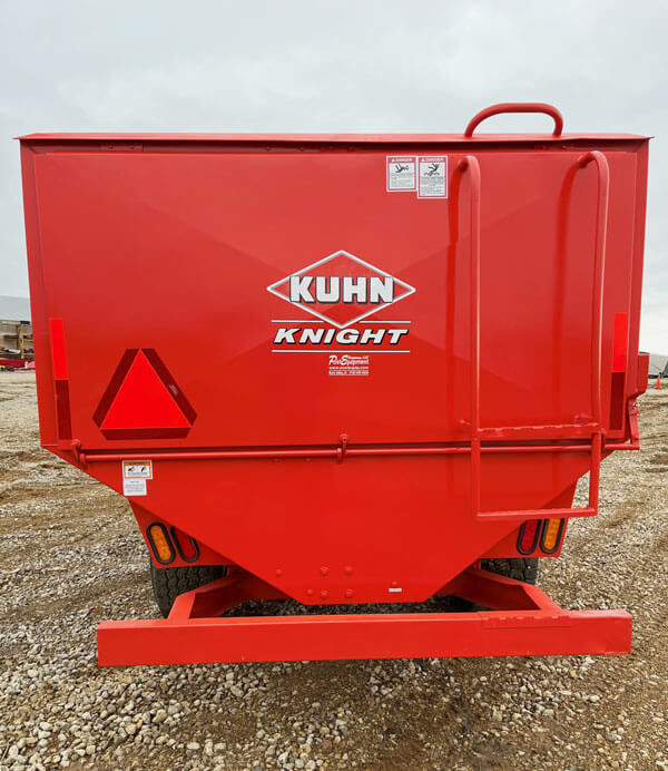 Kuhn-Knight-RA142-Reel-Mixer-Wagon