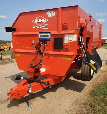 Kuhn-Knight-RA142-Helix-Reel-Mixer-Wagon