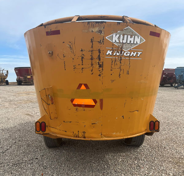 Kuhn-Knight-5156-Vertical-Mixer-Wagon
