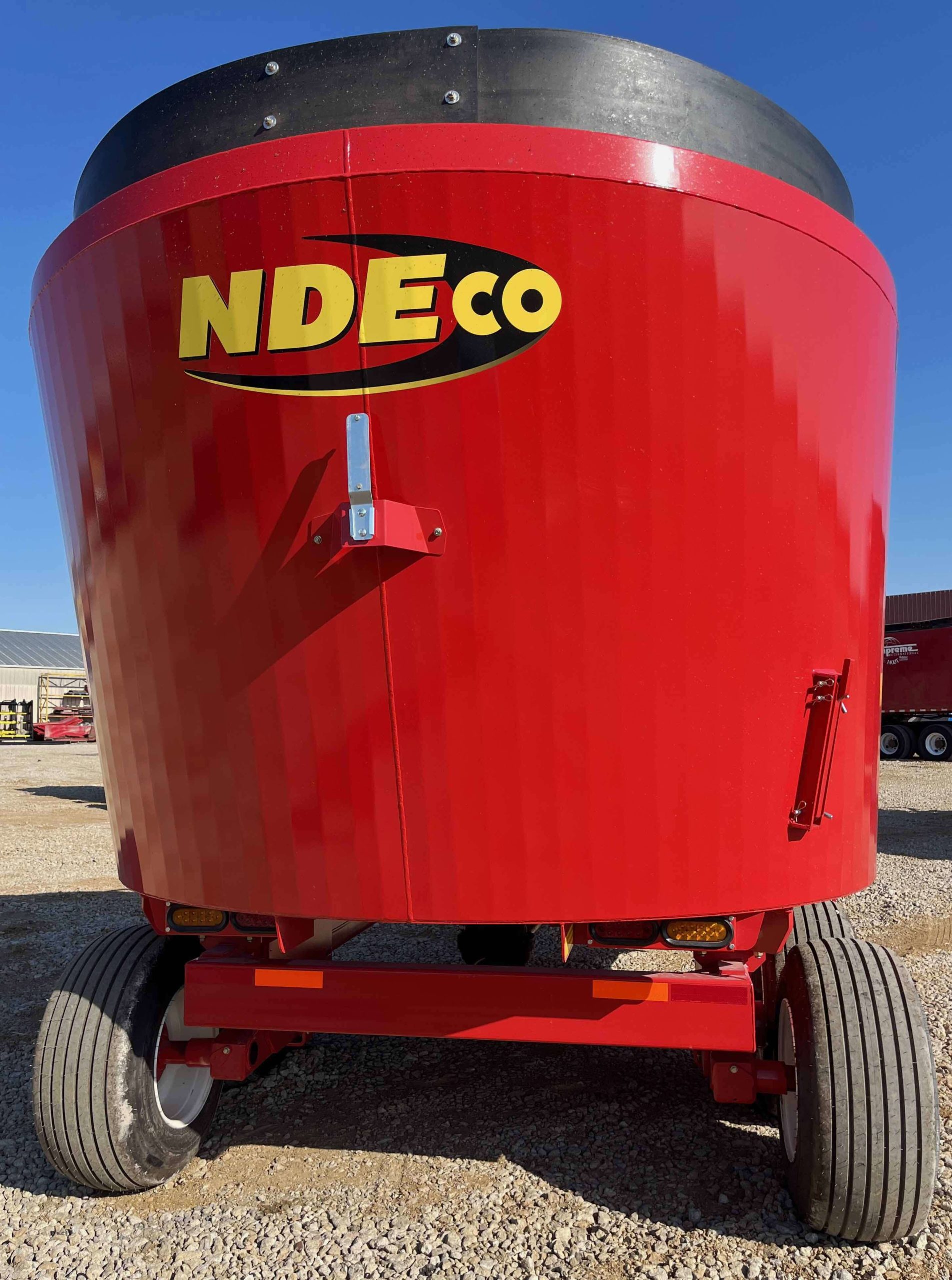 NDEco-FS550L-Vertical-Mixer-Wagon