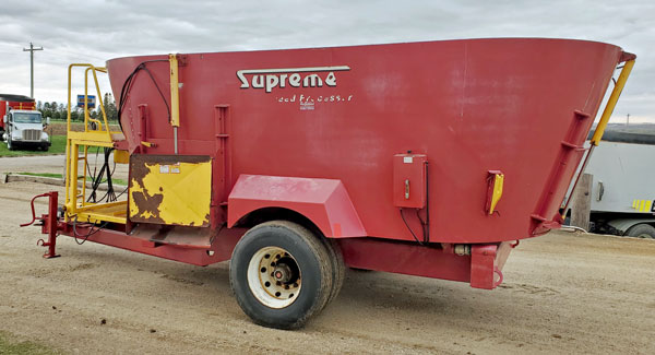 Supreme-1000T-Vertical-Mixer-Wagon