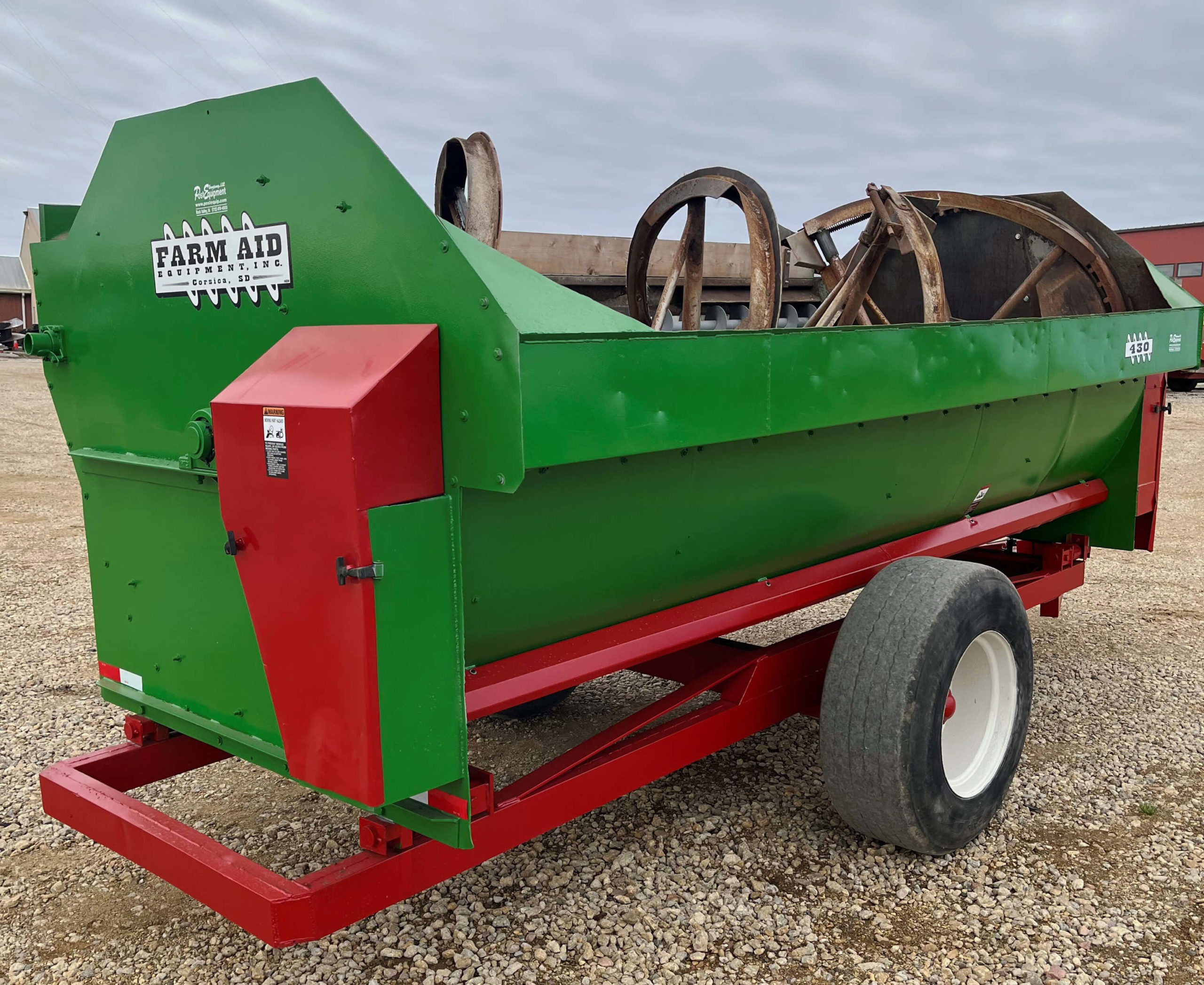 Farm-Aid-430-Reel-Mixer-Wagon