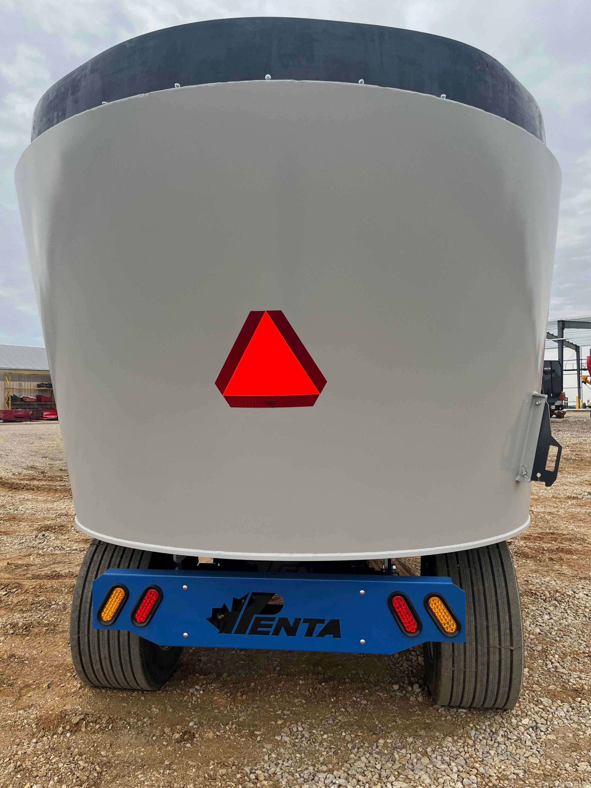 Penta-4130-Vertical-Mixer-Wagon