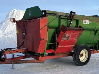 Farm-Aid-340-Reel-Mixer-Wagon