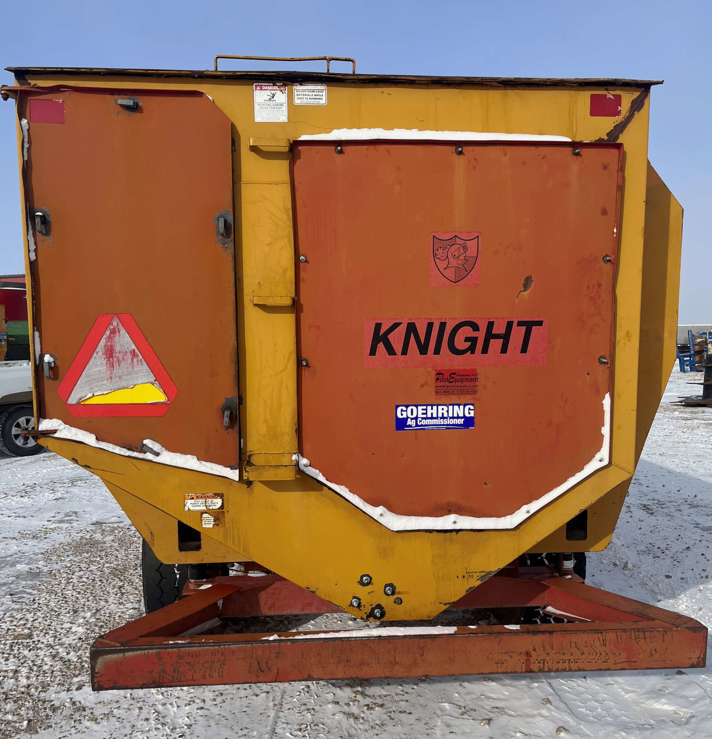 Knight-3036-Reel-Mixer-Wagon