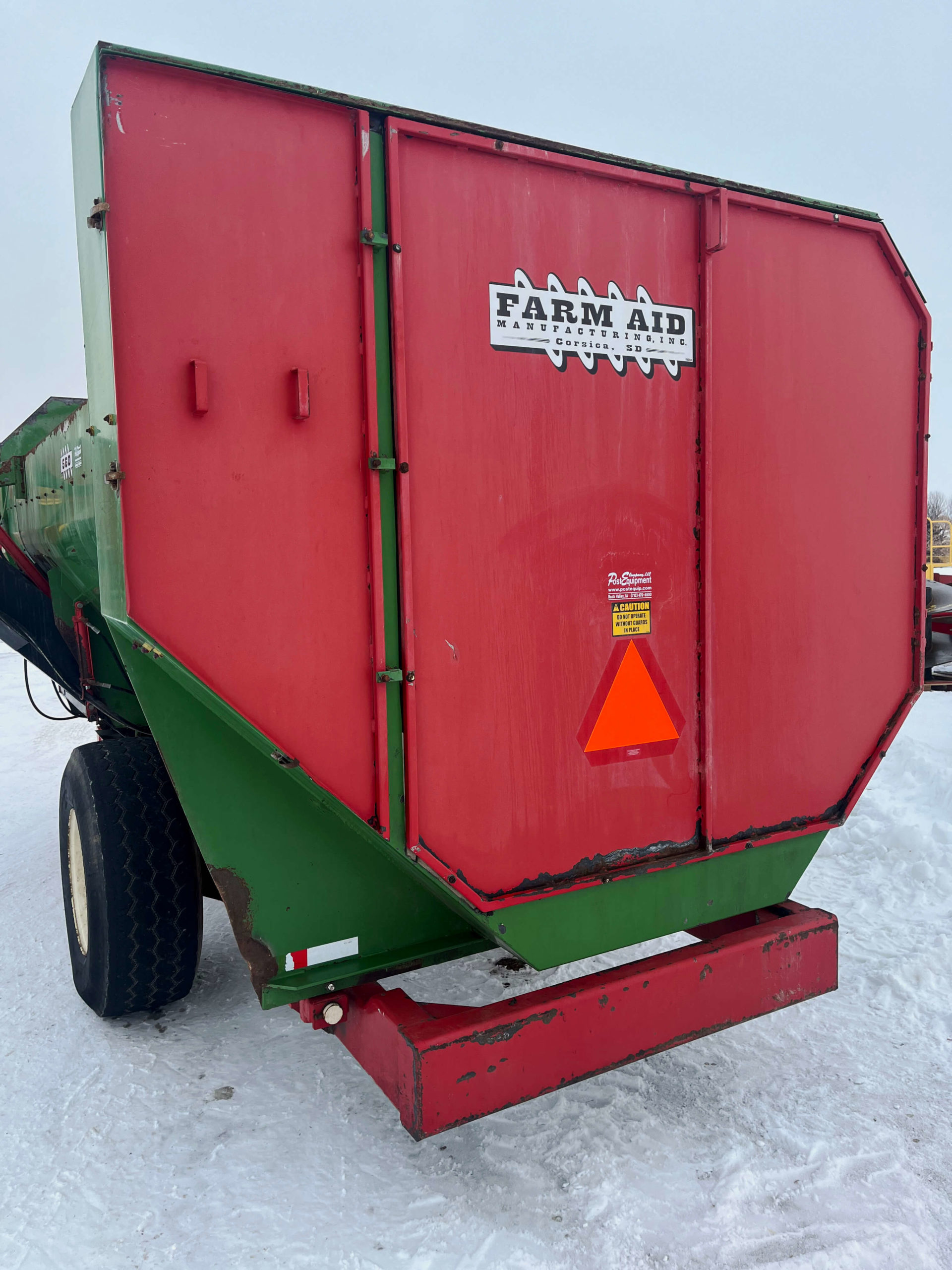 Farm-Aid-560-Reel-Mixer-Wagon