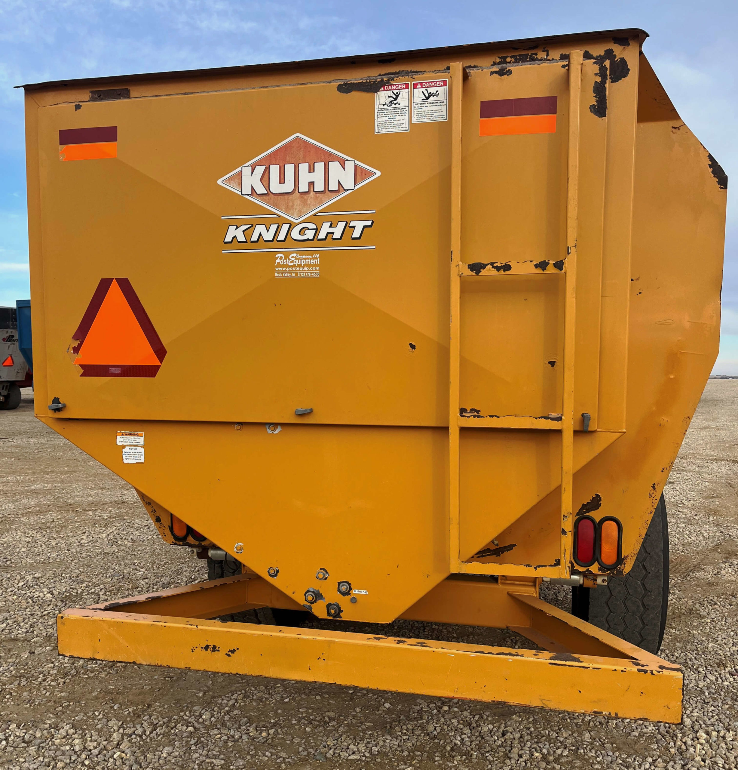 Kuhn-Knight-3142-Reel-Mixer-Wagon