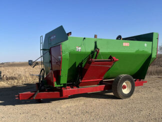 Farm Aid 680 Reel Mixer Wagon