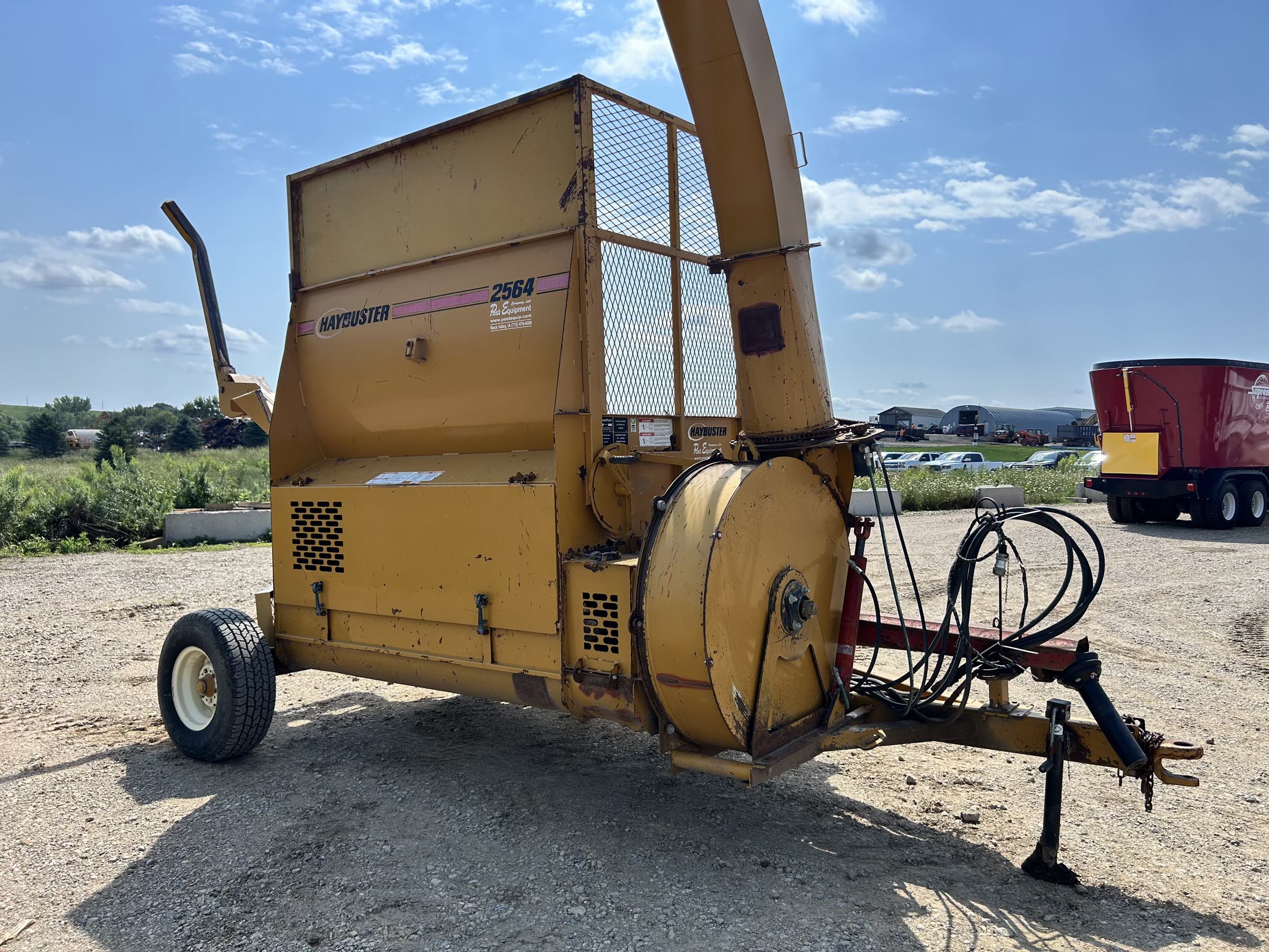 Haybuster 2564 Top Discharge Bale Shredder - Image 3