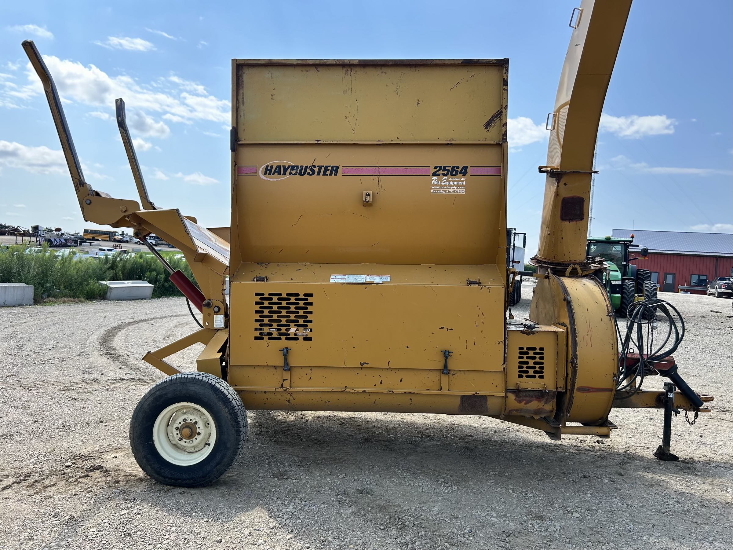 Haybuster 2564 Top Discharge Bale Shredder - Image 4