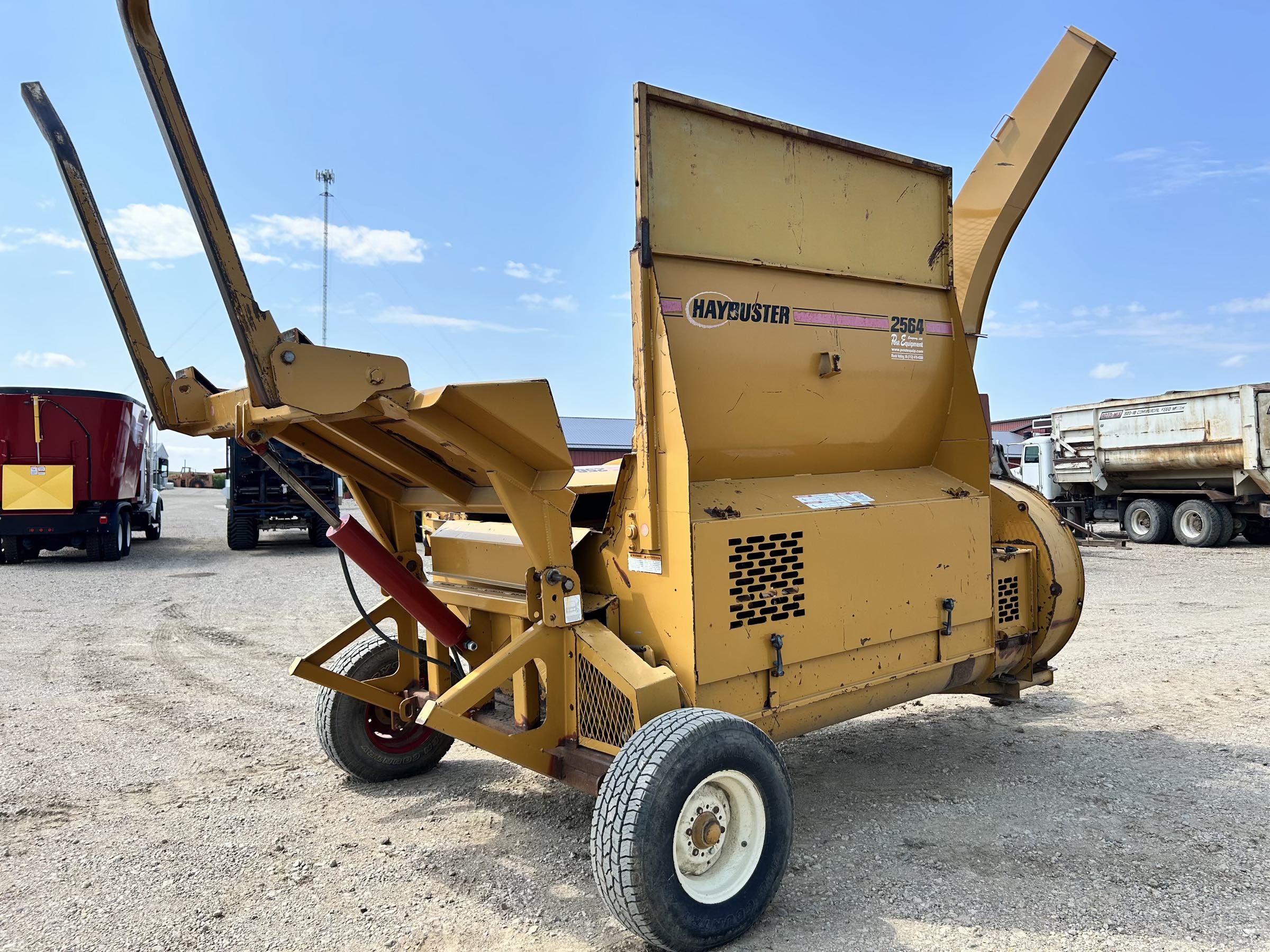 Haybuster 2564 Top Discharge Bale Shredder - Image 5