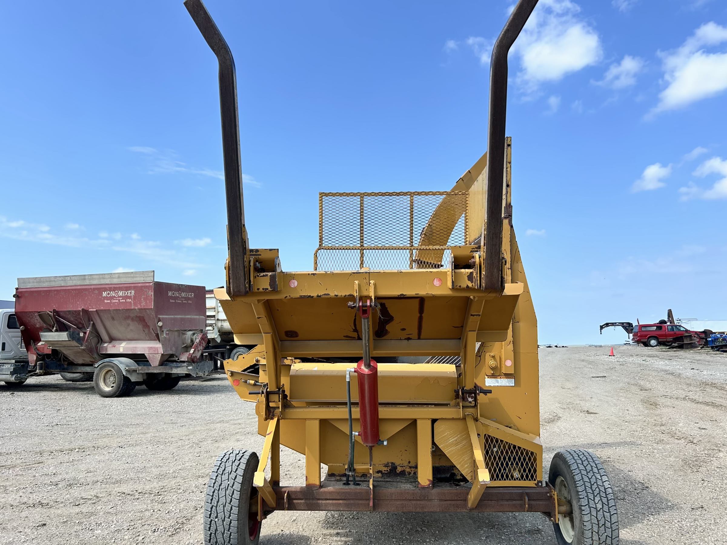 Haybuster 2564 Top Discharge Bale Shredder - Image 6