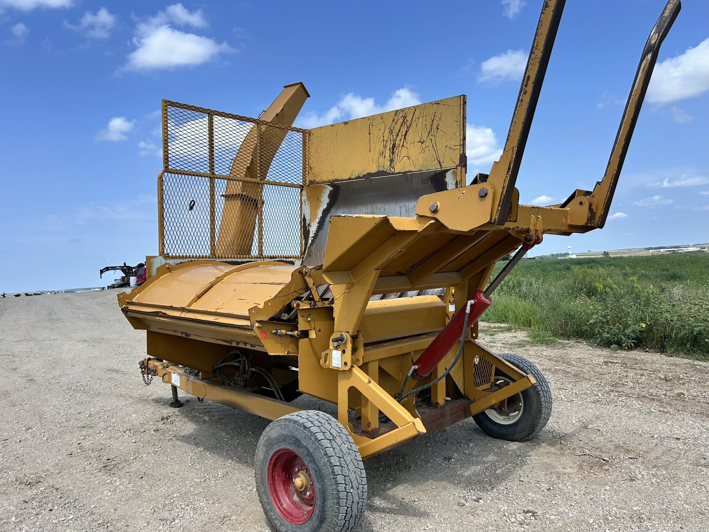 Haybuster 2564 Top Discharge Bale Shredder - Image 7