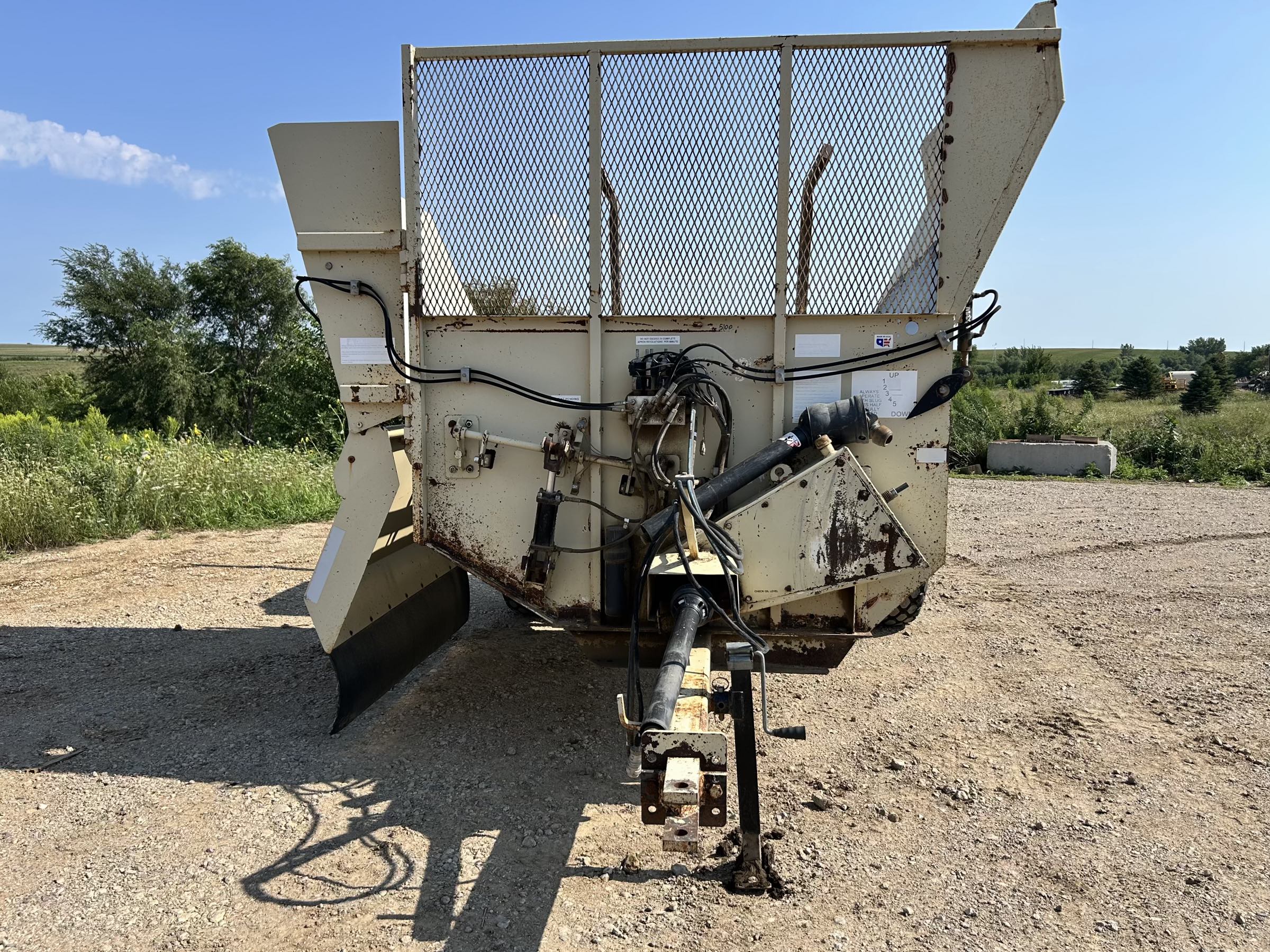 Fair 7825 Bale Shredder - Image 2