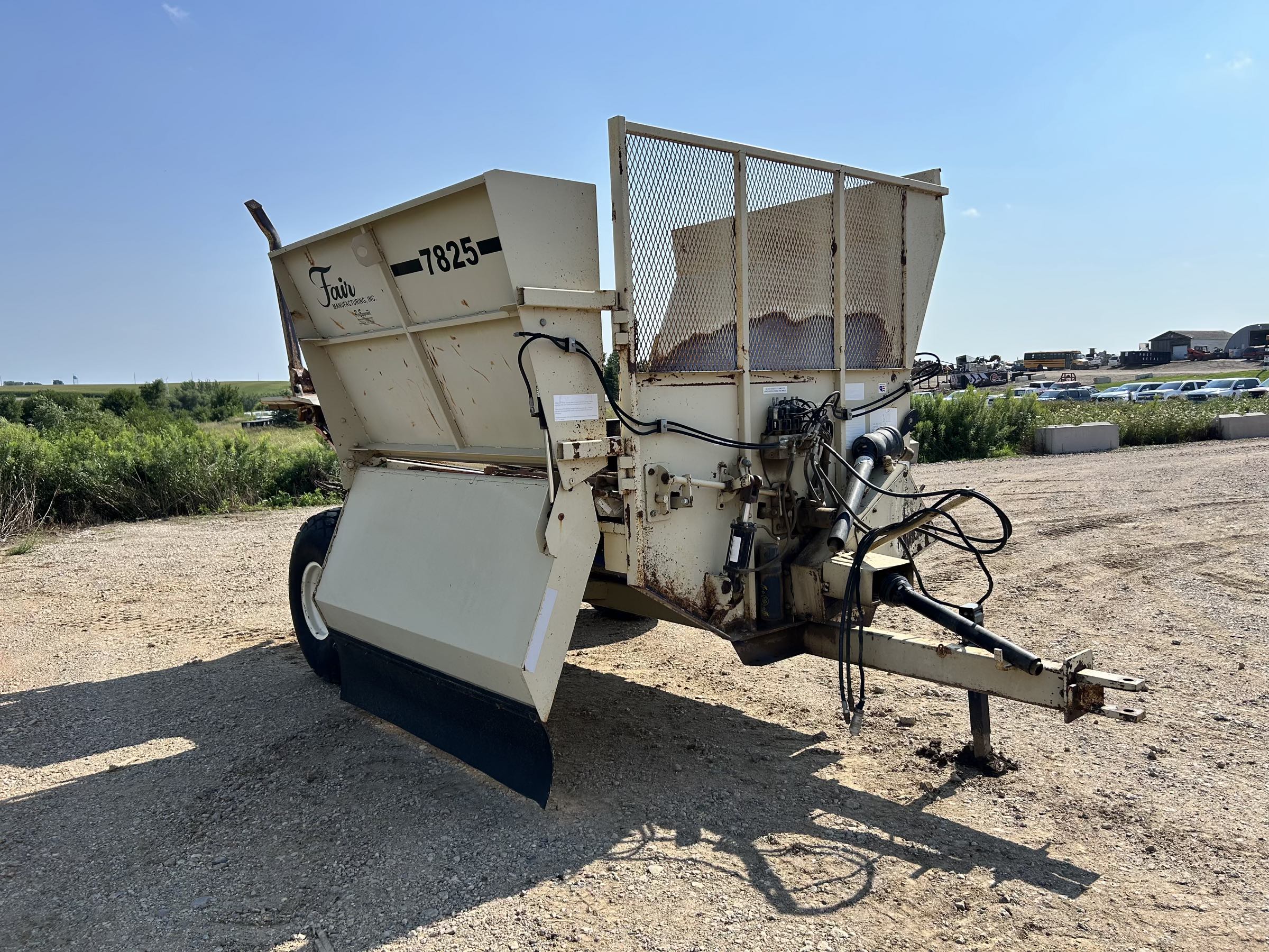 Fair 7825 Bale Shredder - Image 3