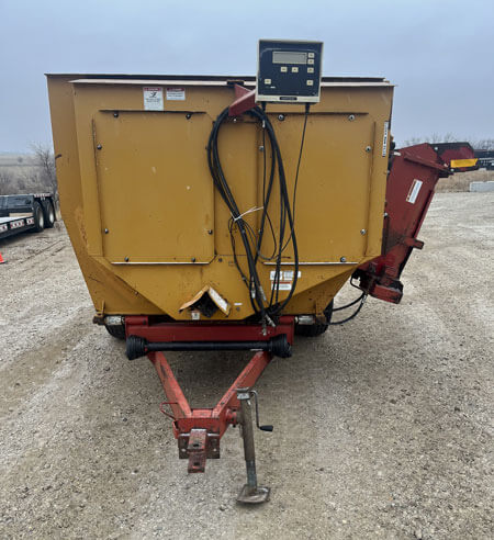 Knight 3025 Reel Mixer Wagon - Image 2