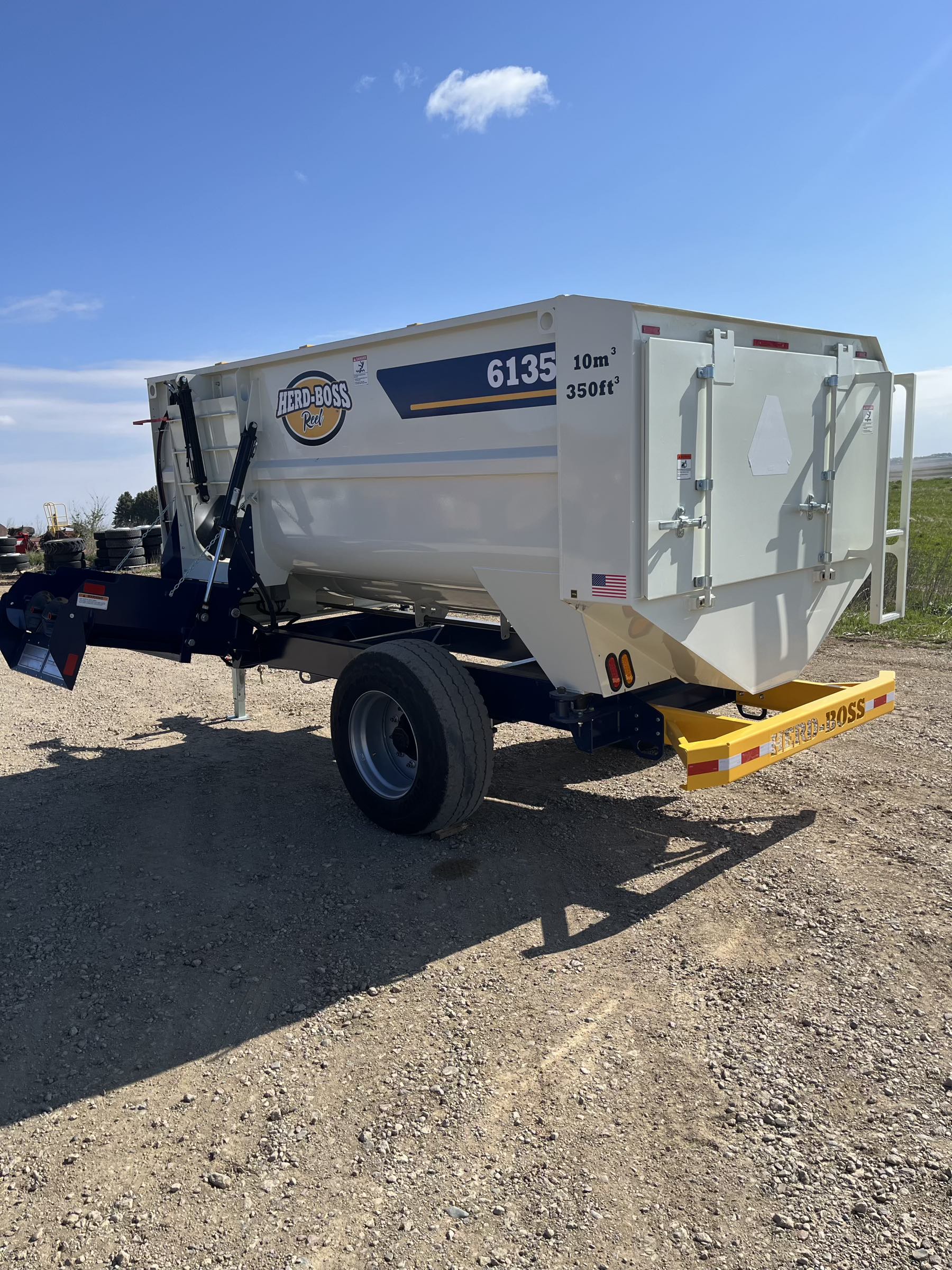 ***NEW*** Herd-Boss 6135 Reel Feed Mixer - Image 4