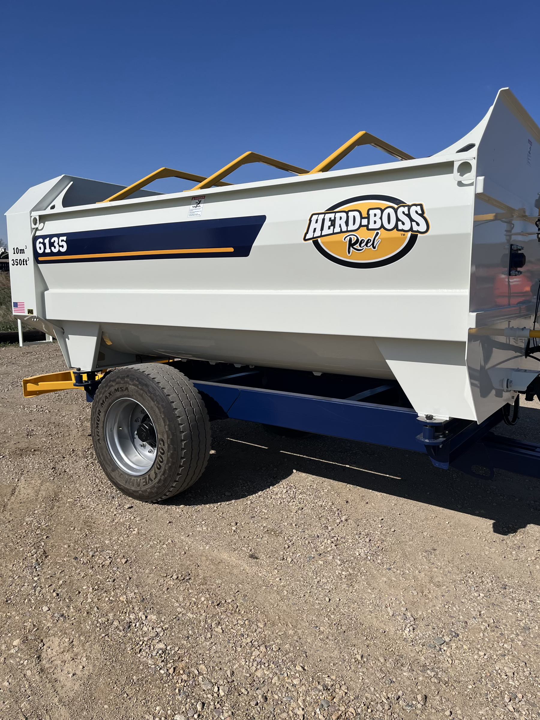 ***NEW*** Herd-Boss 6135 Reel Feed Mixer - Image 3