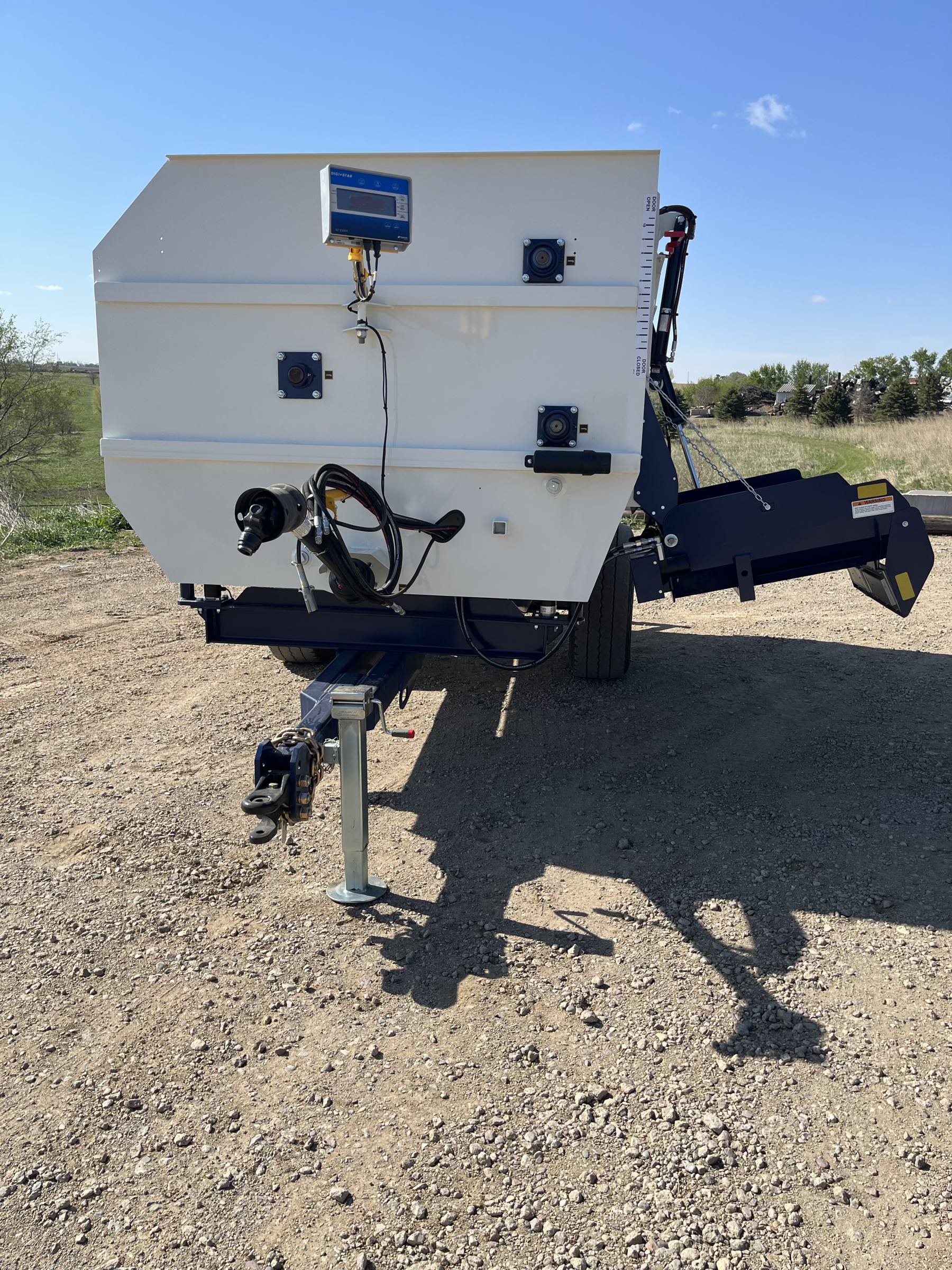 ***NEW*** Herd-Boss 6135 Reel Feed Mixer - Image 2