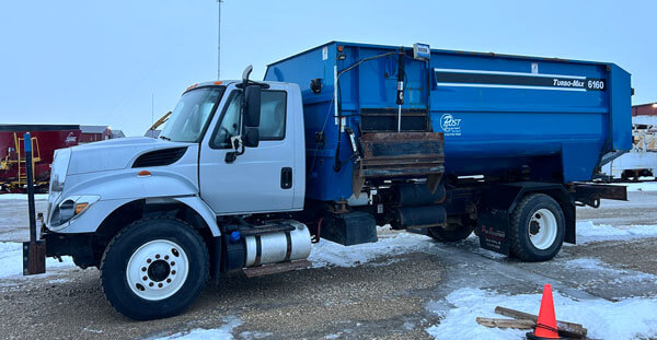 SAC 6160 Reel Feed Mixer Mounted on an 2015 IH 7400 Truck