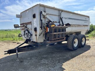 Kuhn Knight 3070 Reel Feed Mixer