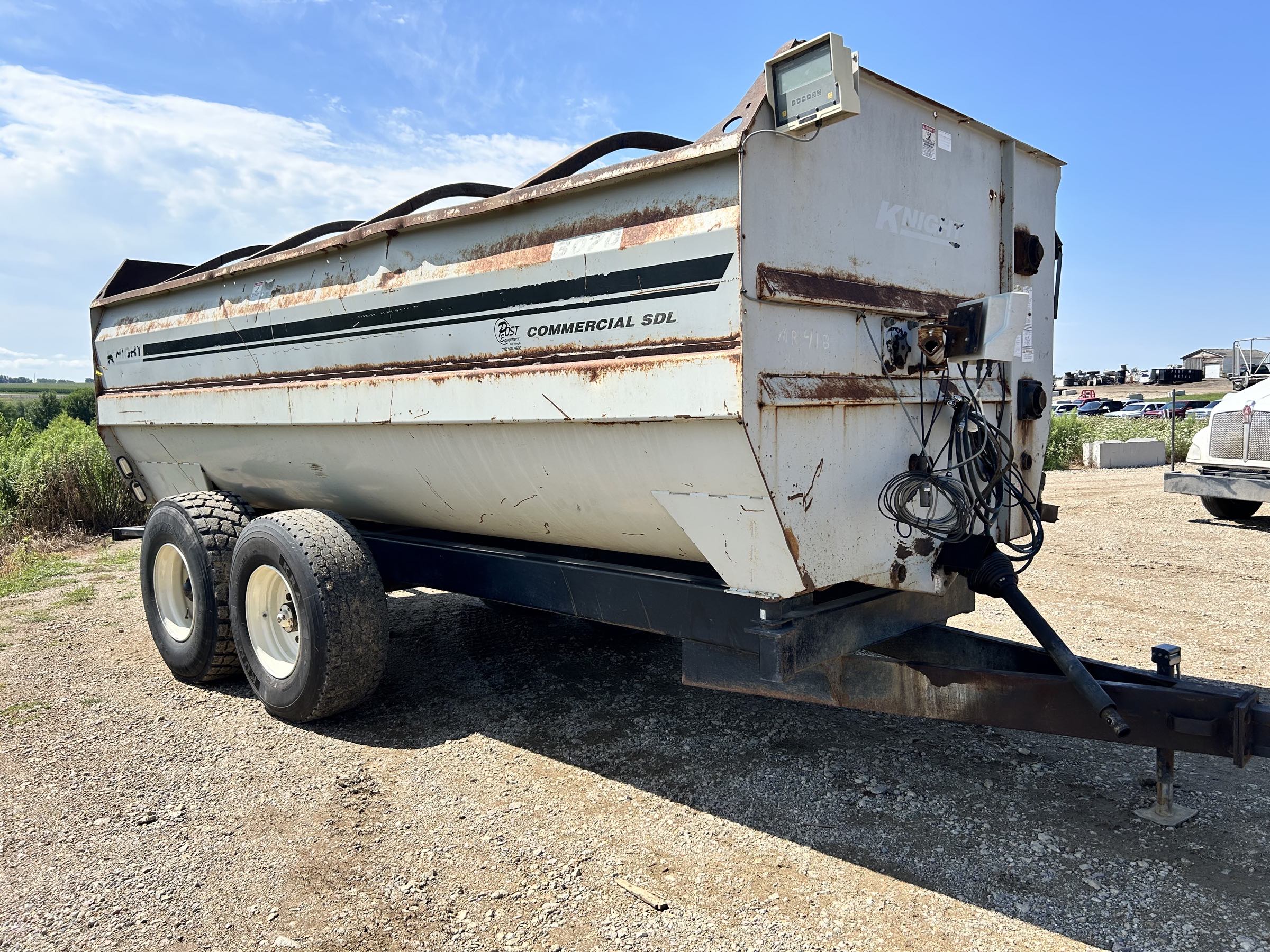 Kuhn Knight 3070 Reel Feed Mixer - Image 3