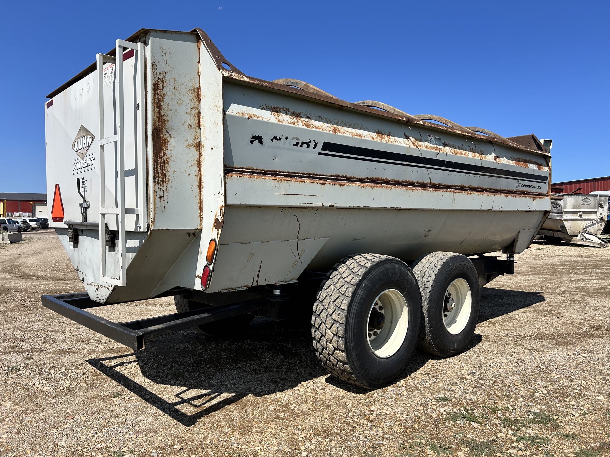 Kuhn Knight 3070 Reel Feed Mixer - Image 5