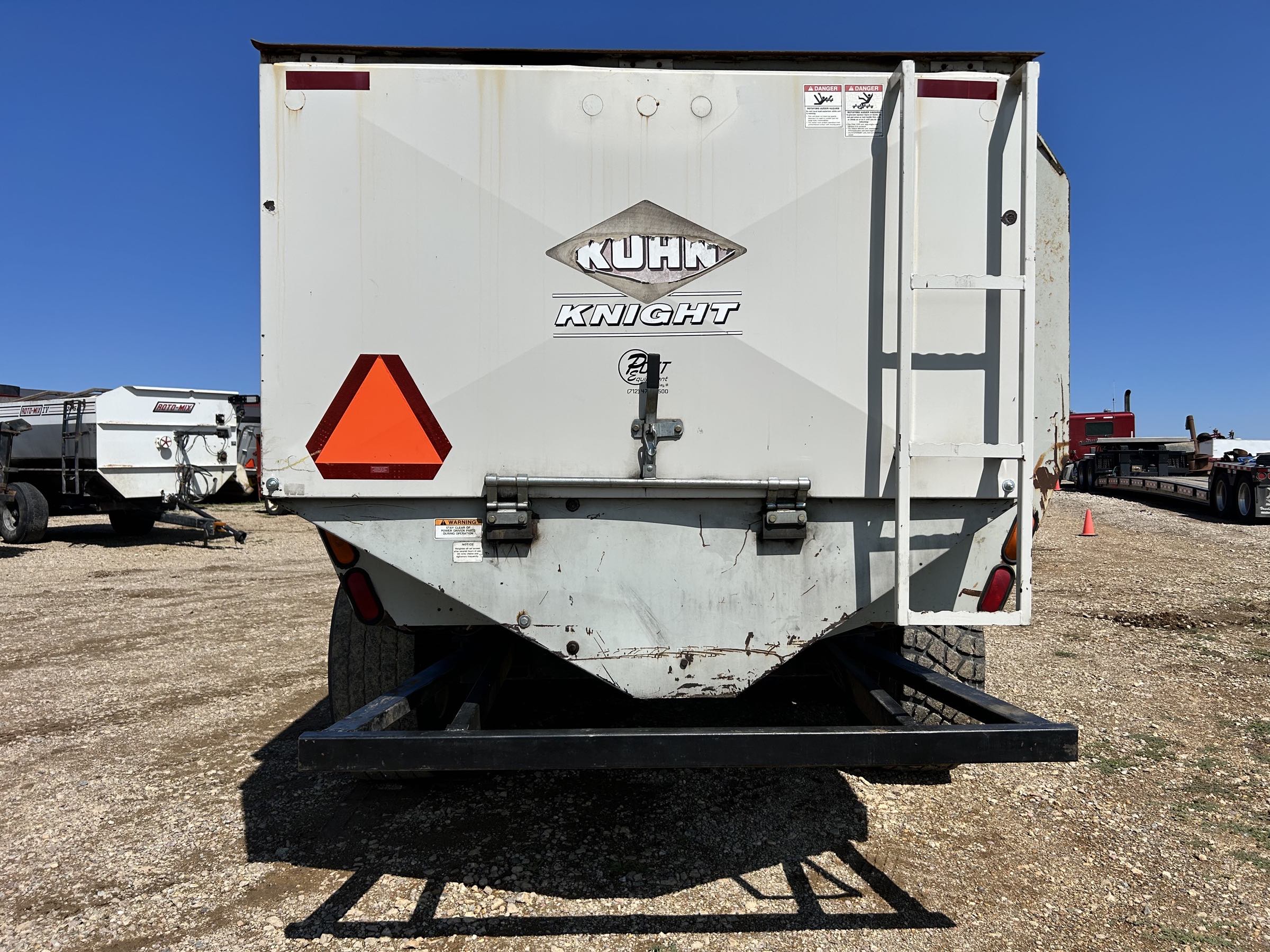 Kuhn Knight 3070 Reel Feed Mixer - Image 6