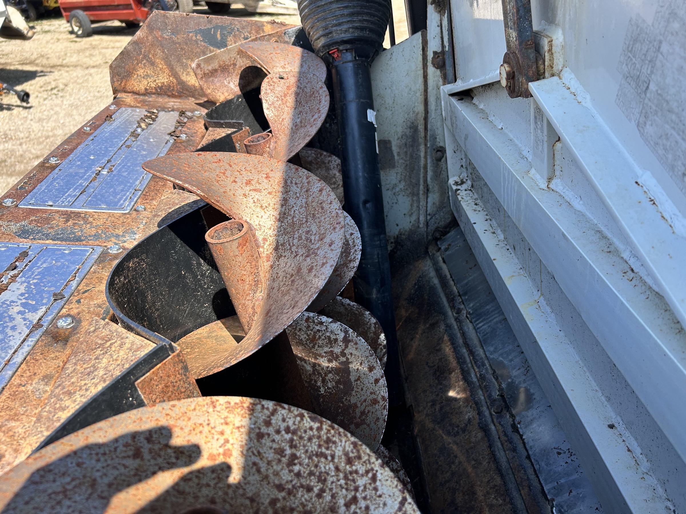 Kuhn Knight 3070 Reel Feed Mixer - Image 9