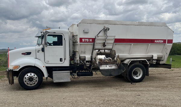 2010 Peterbilt Truck with a 575 Harsh Mixer Box