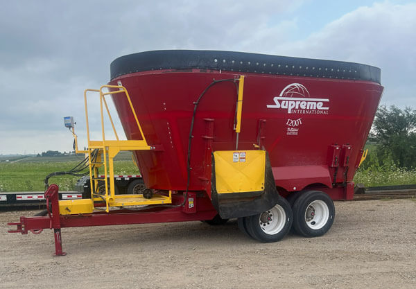 Supreme 1200T Vertical Feed Mixer