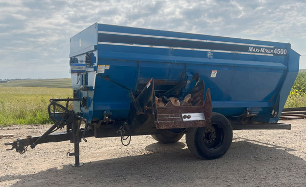 SAC 4500 4 Auger Feed Mixer
