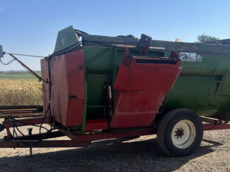 Farm Aid 340 Reel Feed Mixer