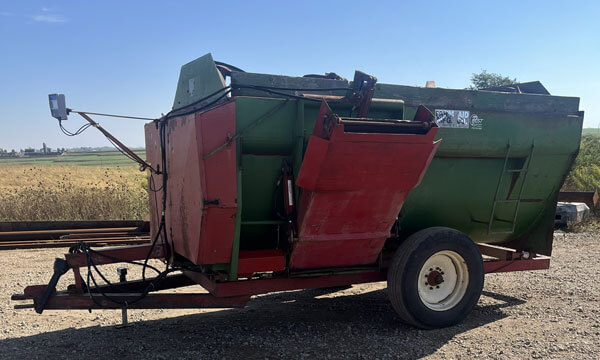 Farm Aid 340 Reel Feed Mixer