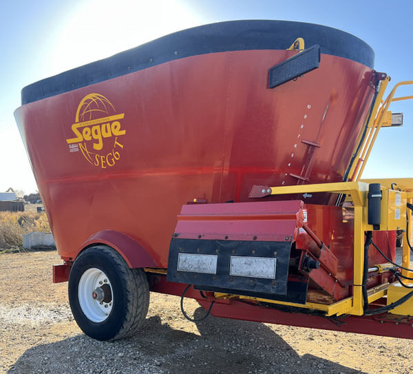Segue 6T Vertical Feed Mixer - Post Equipment