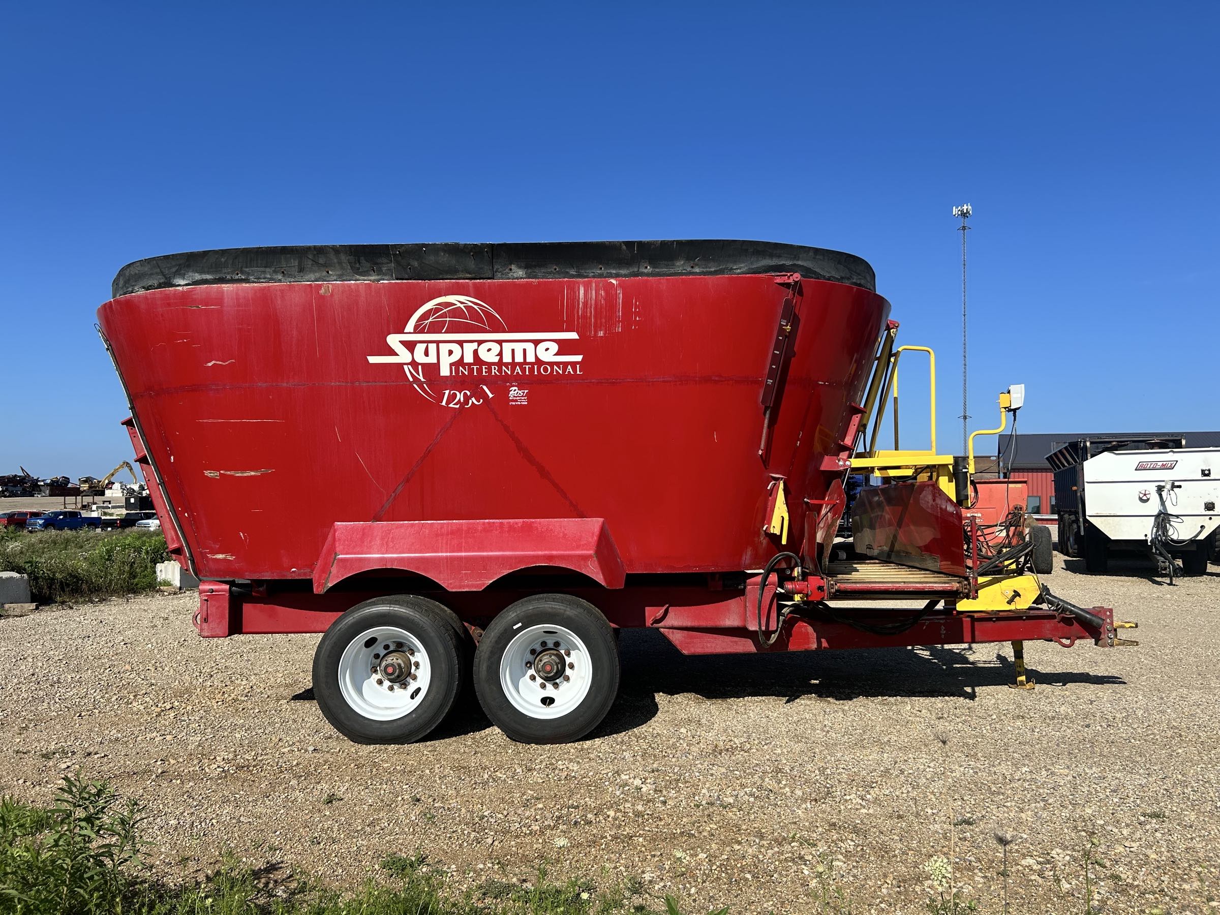 Supreme 1200T Vertical Feed Mixer - Image 4