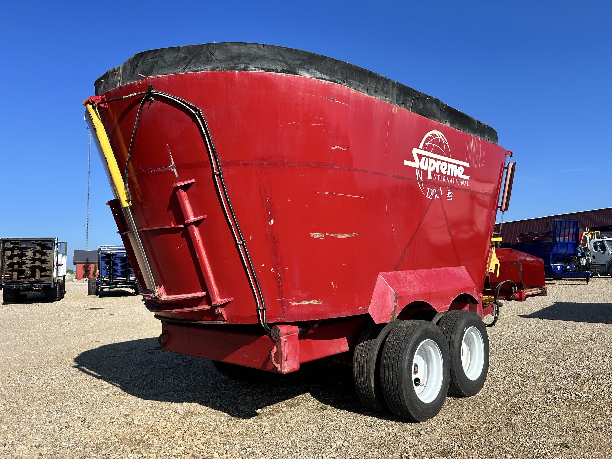 Supreme 1200T Vertical Feed Mixer - Image 5