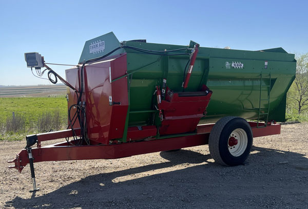 Farm Aid 430 Reel Feed Mixer