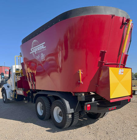 ***NEW*** Supreme 1250TM Vertical Mixer on a Kenworth Truck - Image 3