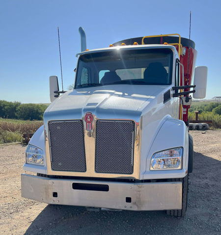 ***NEW*** Supreme 1250TM Vertical Mixer on a Kenworth Truck - Image 2