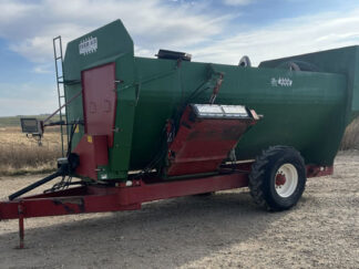 Farm Aid 560 Reel Feed Mixer