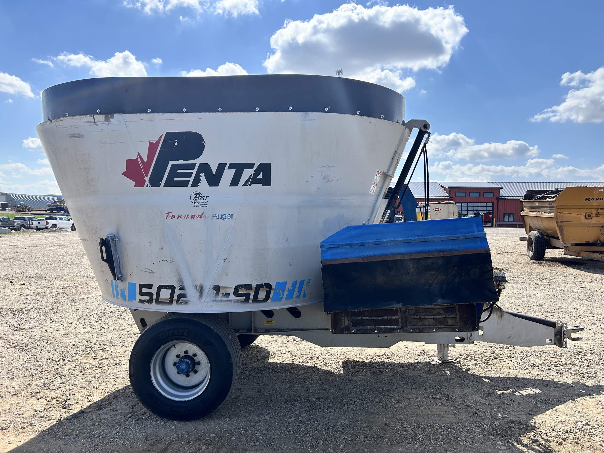 Used Penta 5020 Vertical Mixer Wagon! New auger and knives, stainless steel liner, single axle, right hand flip up discharge with magnets, rubber extension, new Point scale, small 1000 CV PTO!