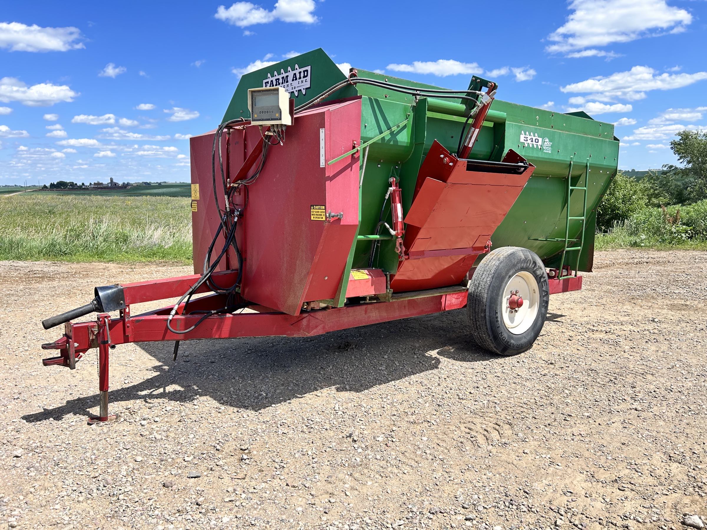 Farm Aid 340 Reel Feed Mixer