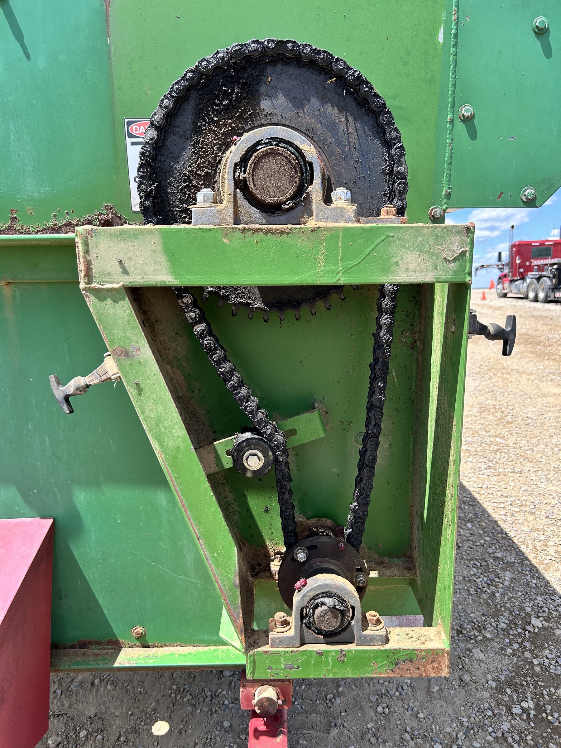 Farm Aid 340 Reel Feed Mixer - Image 9