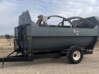 Farm Aid 680 Reel Feed Mixer